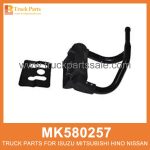 Bracket Right Outside Mirror Narrow Cab MK580257 for Mitsubishi truck Soporte justo afuera del espejo de la cabina estrecha