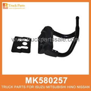 Bracket Right Outside Mirror Narrow Cab MK580257 for Mitsubishi truck Soporte justo afuera del espejo de la cabina estrecha