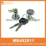 Cylinder Lock Right Door MB482811 MC994273 for Mitsubishi truck Puerta derecha de cerradura de cilindro