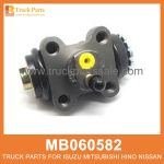 Cylinder Right Rear Wheel with Bleeding Screw MB060582 for Mitsubishi truck Cilindro