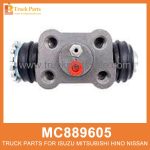 Cylinder Right Rear Wheel with Bleeding Screw MC889605 for Mitsubishi truck Cilindro