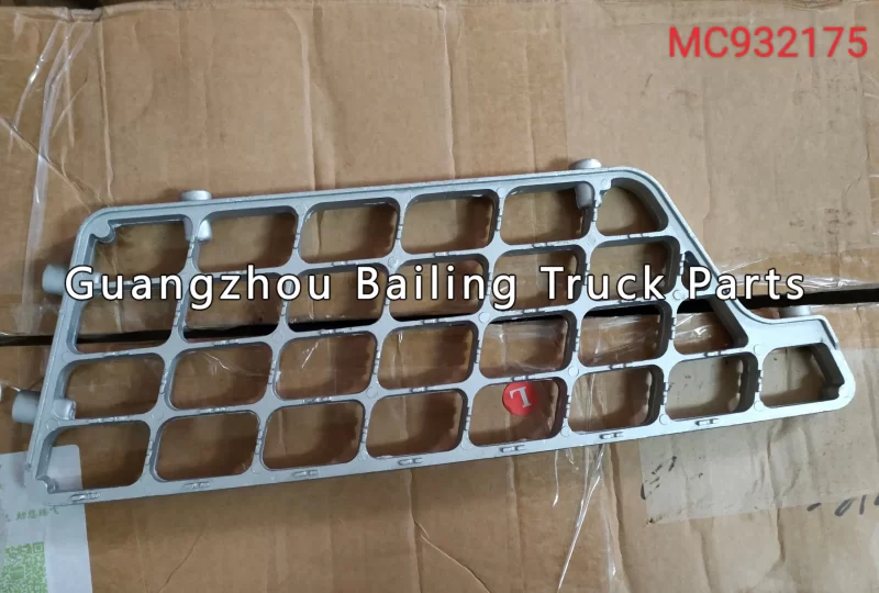 MC937840 Step Lower for Mitsubishi Fuso Fv515
